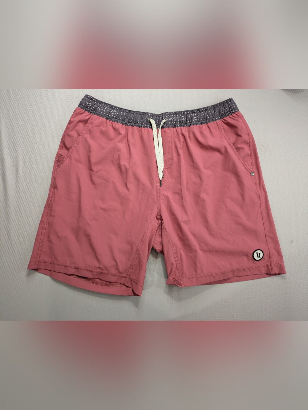 Vuori Kore Shorts Mens XL Salmon Red Lined 7" Inseam Performance Gym V302